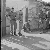 Alger. Bouclage du quartier des Tagarins et du Télemly par le Régiment d'infanterie de marine (RIMa).