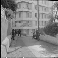 Alger. Bouclage du quartier des Tagarins et du Télemly par le Régiment d'infanterie de marine (RIMa).
