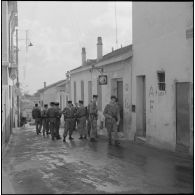 Alger. Bouclage du quartier des Tagarins et du Télemly par les gendarmes. Patrouilles.
