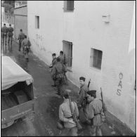 Alger. Bouclage du quartier des Tagarins et du Télemly par le Régiment d'infanterie de marine (RIMa).