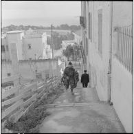 Alger. Bouclage du quartier des Tagarins et du Télemly par le Régiment d'infanterie de marine (RIMa).