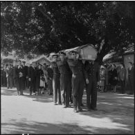 Alger. Chapelle de l'hôpital Maillot. Cérémonie funéraire. Cortège funèbre.