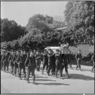 Alger. Chapelle de l'hôpital Maillot. Cérémonie funéraire. Cortège funèbre.