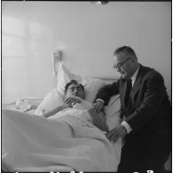 Maison Blanche. Attentat au plastic par l'OAS (Organisation armée secrète) à la tour de contrôle de l'aéroport. Un blessé dans sa chambre d'hôpital.