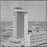 Maison Blanche. Attentat au plastic par l'OAS (Organisation armée secrète) à la tour de contrôle de l'aéroport.