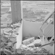 Maison Blanche. Attentat au plastic par l'OAS (Organisation armée secrète) à la tour de contrôle de l'aéroport. Débris.