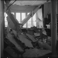 Maison Blanche. Attentat au plastic par l'OAS (Organisation armée secrète) à la tour de contrôle de l'aéroport. Débris.