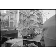 Oran. Fusillade du 14 avril 1962. Des soldats en patrouille dans la ville, à bord d'un Half-track M3.