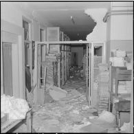 Alger. Attentat au plastic par l'OAS (Organisation armée secrète) au rectorat le 15 avril 1962.