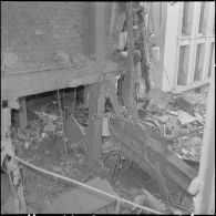 Alger. Attentat au plastic par l'OAS (Organisation armée secrète) au rectorat le 15 avril 1962.