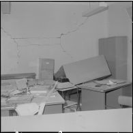 Alger. Attentat au plastic par l'OAS (Organisation armée secrète) au rectorat le 15 avril 1962.