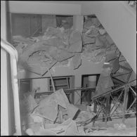 Alger. Attentat au plastic par l'OAS (Organisation armée secrète) au rectorat le 15 avril 1962.