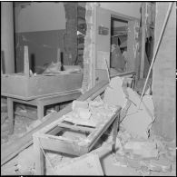 Alger. Attentat au plastic par l'OAS (Organisation armée secrète) au rectorat le 15 avril 1962.