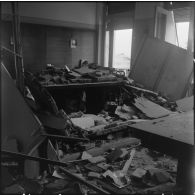 Alger. Attentat au plastic par l'OAS (Organisation armée secrète) au rectorat le 15 avril 1962.