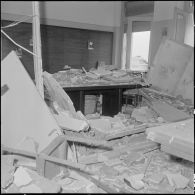 Alger. Attentat au plastic par l'OAS (Organisation armée secrète) au rectorat le 15 avril 1962.