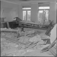 Alger. Attentat au plastic par l'OAS (Organisation armée secrète) au rectorat le 15 avril 1962.