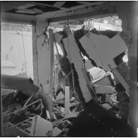 Alger. Attentat au plastic par l'OAS (Organisation armée secrète) au rectorat le 15 avril 1962.