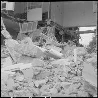 Alger. Attentat au plastic par l'OAS (Organisation armée secrète) au rectorat le 15 avril 1962.