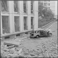 Alger. Attentat au plastic par l'OAS (Organisation armée secrète) au rectorat le 15 avril 1962.