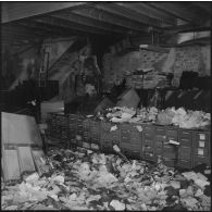 Alger. Attentat au plastic à la nouvelle mairie par l'OAS (Organisation armée secrète) le 19 avril 1962.