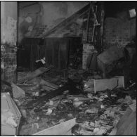 Alger. Attentat au plastic à la nouvelle mairie par l'OAS (Organisation armée secrète) le 19 avril 1962.