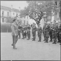 Alger. Caserne d'Orléans. Prise d'armes à l'occasion du départ du général Ailleret.