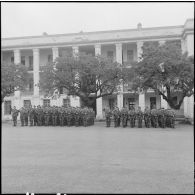 Alger. Caserne d'Orléans. Prise d'armes à l'occasion du départ du général Ailleret.