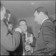 La Reghaïa. Pot offert aux journalistes pour le départ du général Ailleret.