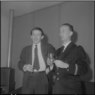 La Reghaïa. Pot offert aux journalistes pour le départ du général Ailleret.