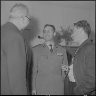 La Reghaïa. Pot offert aux journalistes pour le départ du général Ailleret.