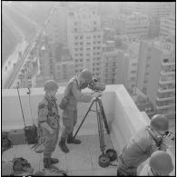 Oran. Mise en place des troupes sur les terrasses.