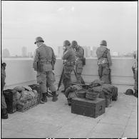 Oran. Mise en place des troupes sur les terrasses.