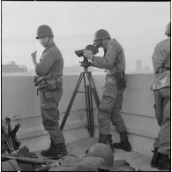 Oran. Mise en place des troupes sur les terrasses.