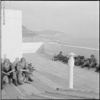 Oran. Mise en place des troupes sur les terrasses.
