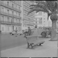 Oran. Des troupes dans la ville.