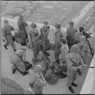Oran. Mise en place des troupes sur les terrasses.