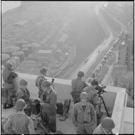 Oran. Mise en place des troupes sur les terrasses.