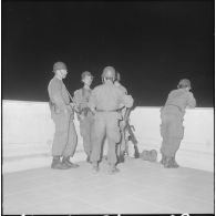 Oran. Mise en place des troupes sur les terrasses.