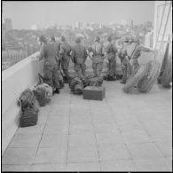 Oran. Mise en place des troupes sur les terrasses.