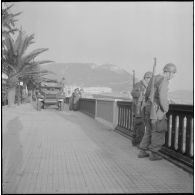 Oran. Mise en place des troupes sur les terrasses.