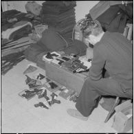 Oran. Fouilles et découverte d'une cache d'armes de l'Organisation armée secrète (OAS).