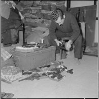 Oran. Fouilles et découverte d'une cache d'armes de l'Organisation armée secrète (OAS).