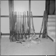 Oran. Fouilles et découverte d'une cache d'armes de l'Organisation armée secrète (OAS).