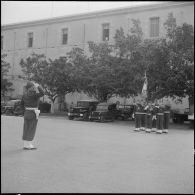 Alger. Caserne d'Orléans. Prise de commandement du général Fourquet. Le 9e régiment de zouaves (RZ).
