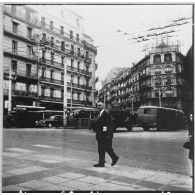 Alger. La Grande Poste. Commémoration de la fusillade de la rue d'Isly du 26 mars 1962.