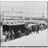 Alger. La Grande Poste. Commémoration de la fusillade de la rue d'Isly du 26 mars 1962.
