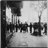 Alger. La Grande Poste. Commémoration de la fusillade de la rue d'Isly du 26 mars 1962.