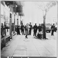 Alger. La Grande Poste. Commémoration de la fusillade de la rue d'Isly du 26 mars 1962.