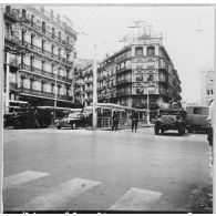 Alger. La Grande Poste. Commémoration de la fusillade de la rue d'Isly du 26 mars 1962.