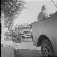 Des soldats à bord de blindés dans le cadre de l'opération "Z".